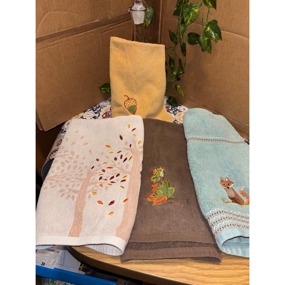 Set of 3 Vintage Autumn Fall Hand Towels Embroidered an washcloth